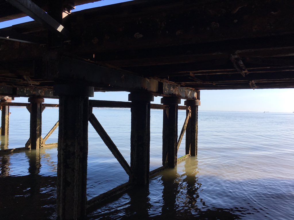 RideTheNetwork's tweet photo. Gives a whole new meaning to pier-to-pier...Brighton to Ryde with @rideox4...Ryde Esplanade at dawn...#ridebest https://t.co/7FwSzvUF04