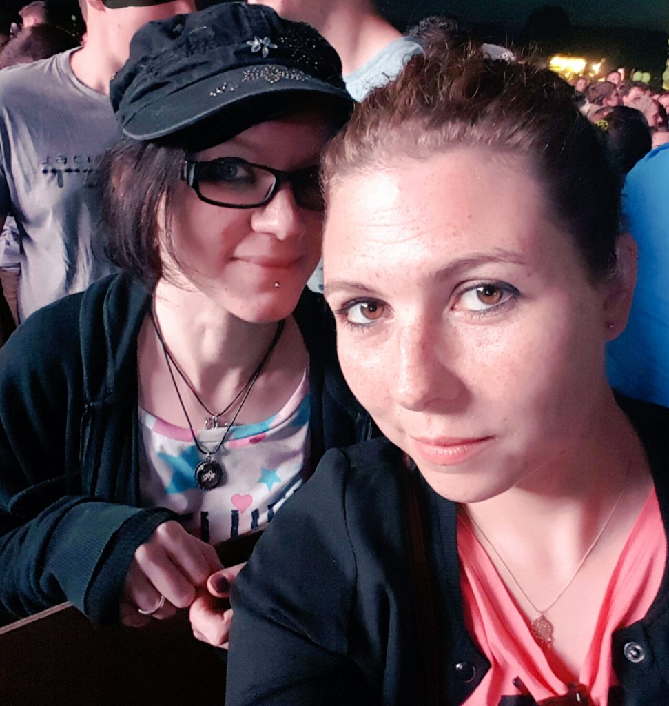 Tashihan's tweet photo. #parteeey #dieweasleytwinswarenauchda #heydiedixiessindjasauber #dorffest https://t.co/d92AtrhU14