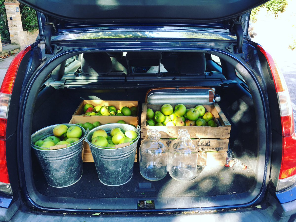 MattBirdGlobal's tweet photo. Loading up the car with a bumper crop of apples for Cider Sunday @HenCorner #family #fun #playdaddy https://t.co/UfFT01BP5b