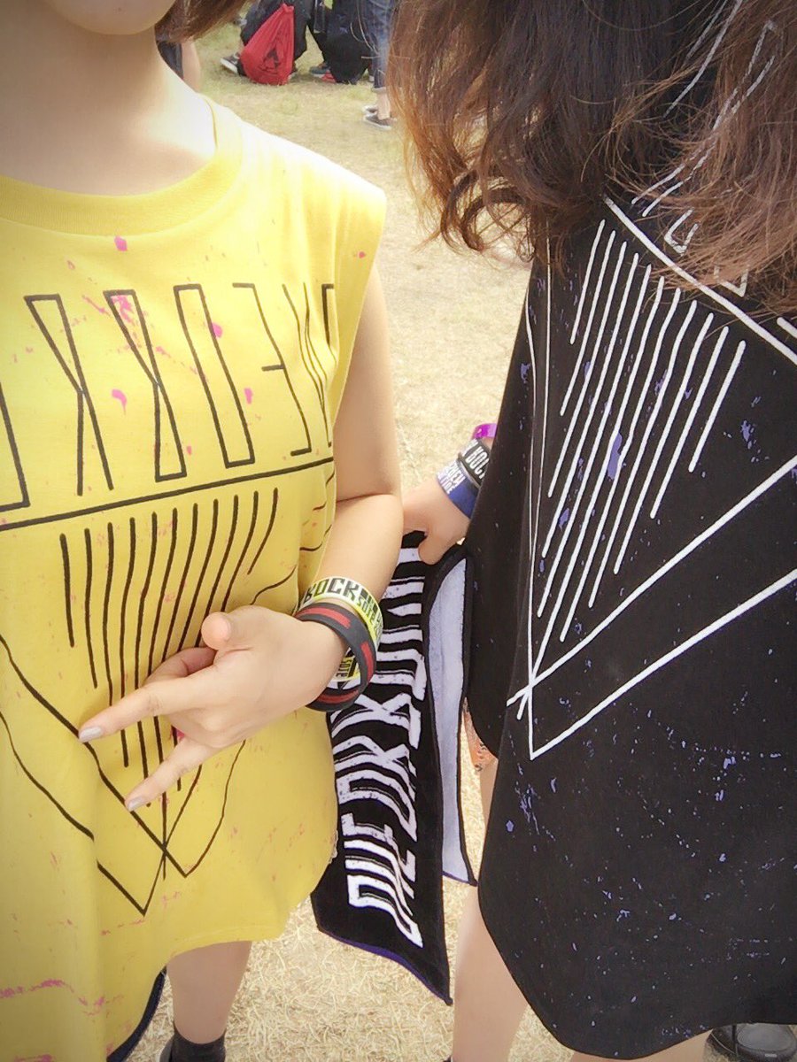 mkmkmoc's tweet photo. ワンオク渚園2日目
カゲロウ、C.h.a.o.s.m.y.t.h.、キミシダイ列車…大好きで本当に聴きたかった曲。横スタの時とは思いが全然違くて、takaの弾き語りには鳥肌立って自然に涙出た。ありがとう。ほんとに最高のバンド！！ https://t.co/DIkLhFspba