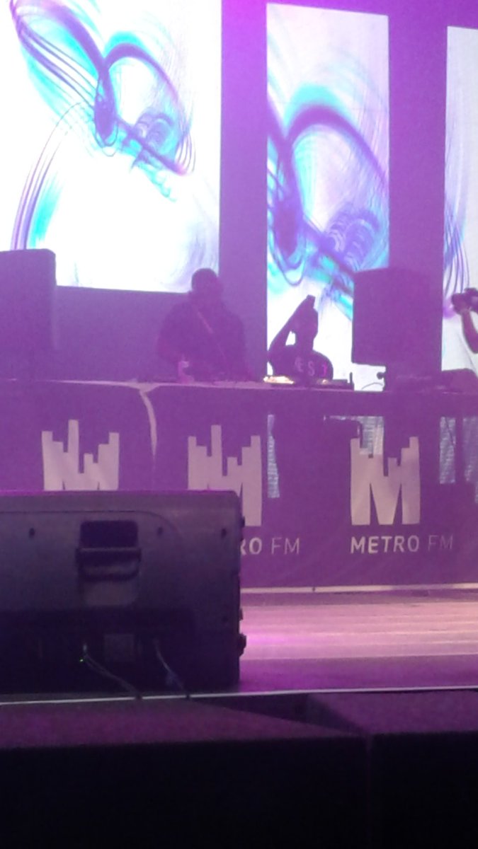 AntoneithN's tweet photo. MY SHIMZA @Shimza_dj @METROFMSA it was super LIT #MetroFmSpringJumpOff when he got on da table,priceless https://t.co/MgL9Yns8tX