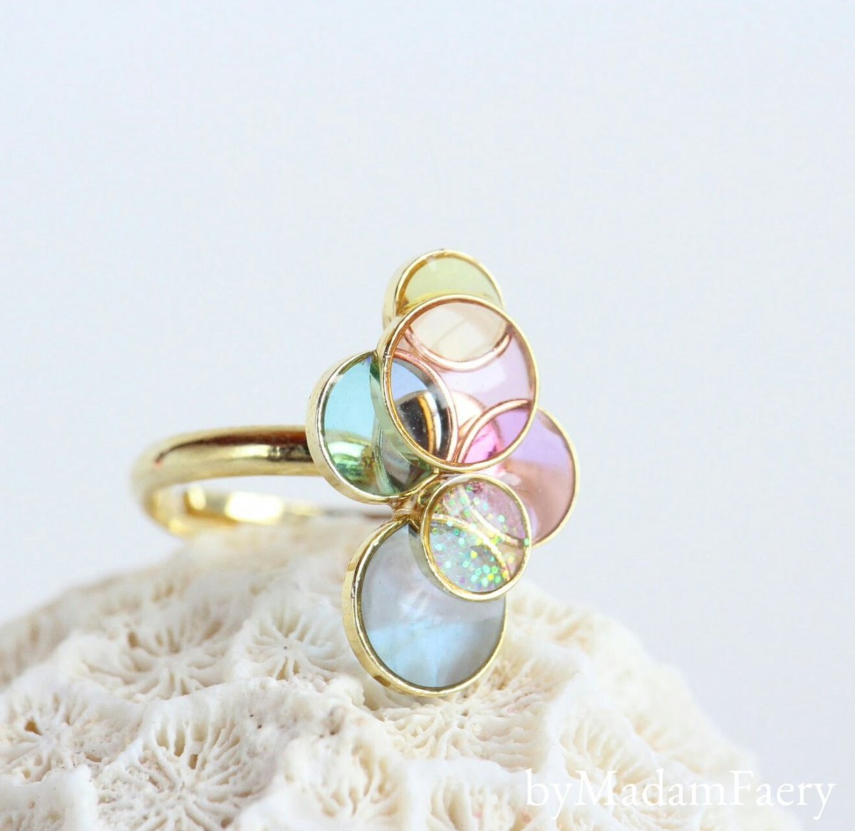 _shellyveil's tweet photo. NewRelease
DreamBubble【PR01-aqua】
透明感パワーUPしました
minneとcreemaにて発売中です
#しゃぼん玉 #レジン
#dreambubble
#bymadamfaery https://t.co/lEVn03mqMK