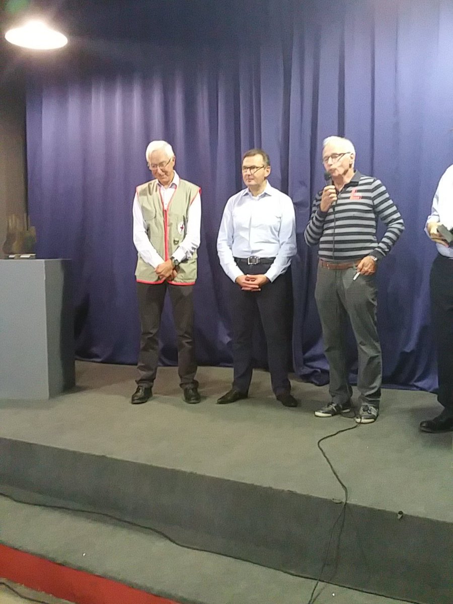 Remise des trophées du bénévolat en présence de monsieur le maire <a href="/FLeturque/">Frédéric Leturque 🇪🇺🇫🇷</a> et quelques membres de son équipe