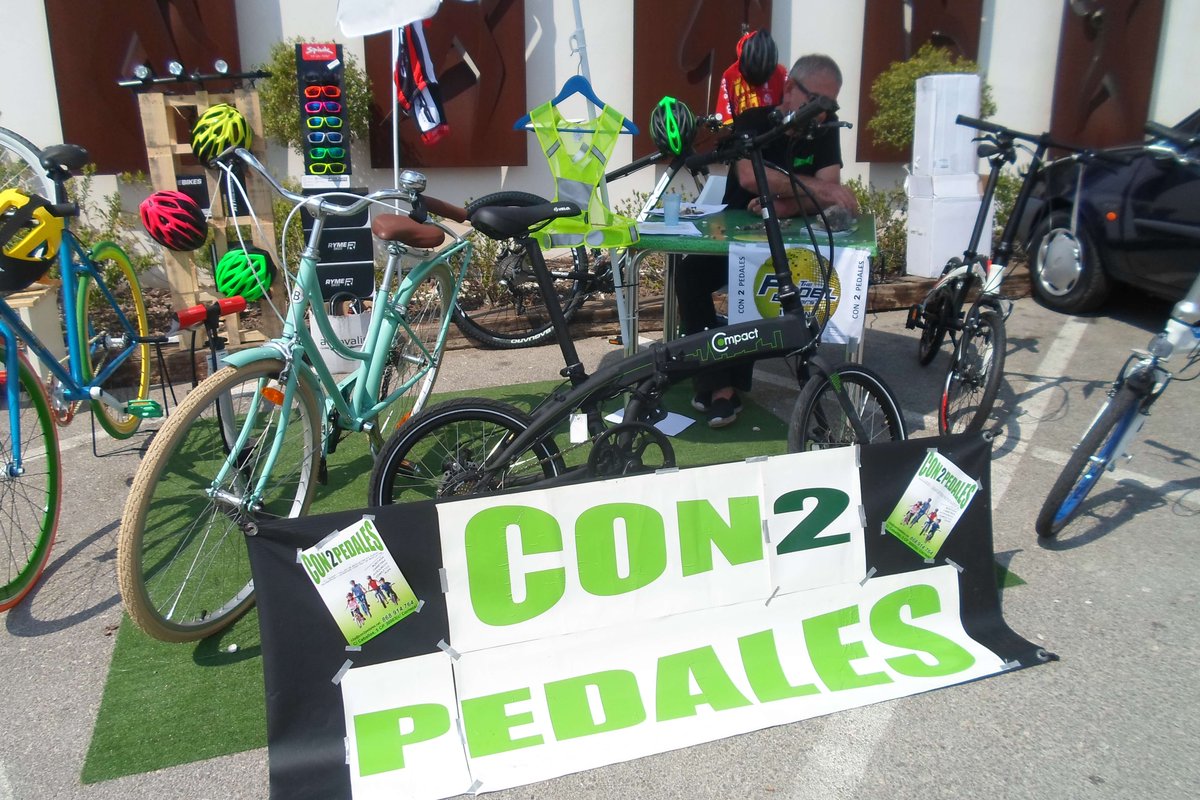PadelBrothers's tweet photo. ¡Menudo calor hace! Pero nuestros patrocinadores siguen al pie del cañón 💪 💪 https://t.co/4OTdIY7y8q