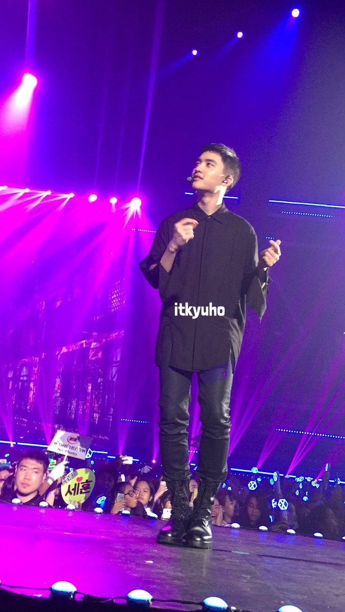 SMent_EXO's tweet photo. [PREVIEW] 160911 #EXO D.O. at EXO'rdium in BKK 
cr. itkyuho, softemper12 https://t.co/Av0LAQ3dlS
