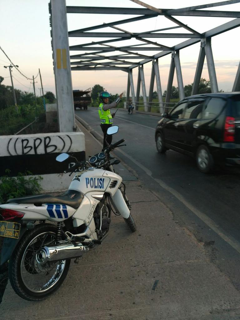 beritaoganilir's tweet photo. 18.00 Jalur Palindra dari Km. 32 sampai Sp. Nilakandi kondusif
@RTMCPoldaSumsel @Kota_Indralaya #PolriPromoter https://t.co/yZCNWZh7Vz