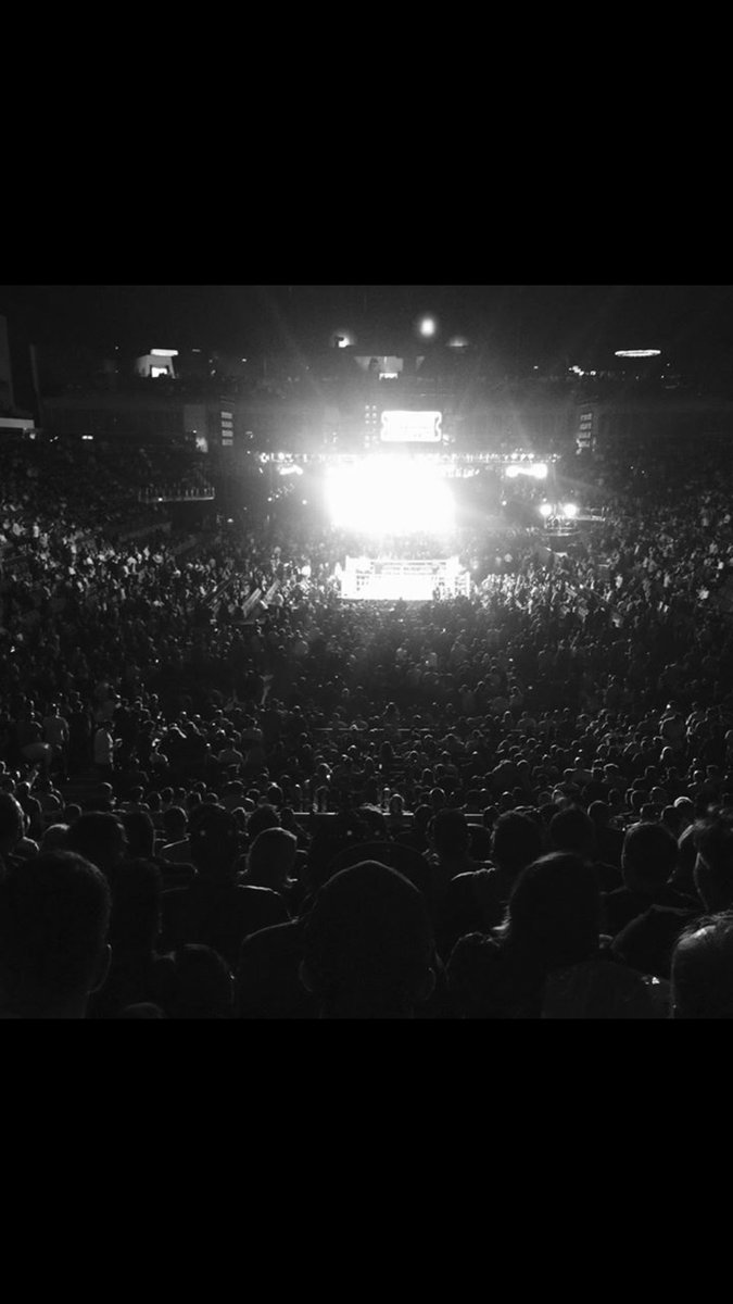 21Jamessmith's tweet photo. Great night at the boxing last night shame about the result! #boxing #o2area π https://t.co/a7NGh5J3SW