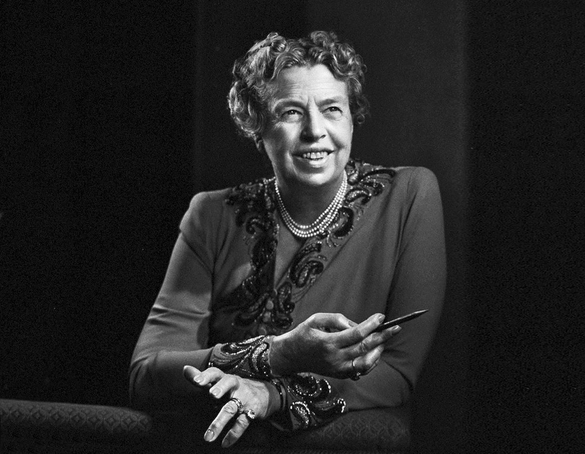 Kitapcumlelerii's tweet photo. Başkalarının hayatından ders alın. İnsan, bütün hataları kendi yapacak kadar uzun yaşamıyor.

Eleanor Roosevelt https://t.co/MHKPtPaZO4