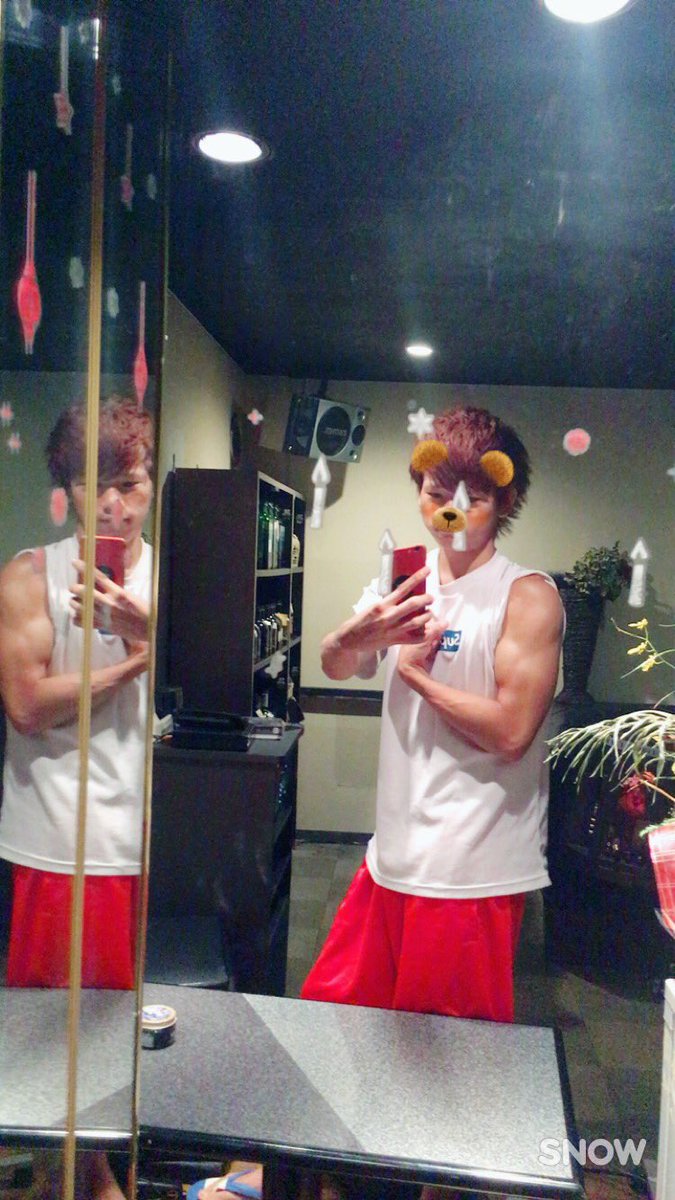 x_yamasho_x's tweet photo. 筋トレワズ💪💪💪
顔と筋肉のギャップ萌え作戦や😁‼️

#筋肉好きな人RT
#雰囲気嫌いじゃないよって人RT 
#仲良くしてくれる人RT 
#RTしてくれた人フォローする 
#らぶりつください 
#美男美女と繋がりたい https://t.co/kemyIHfP1p
