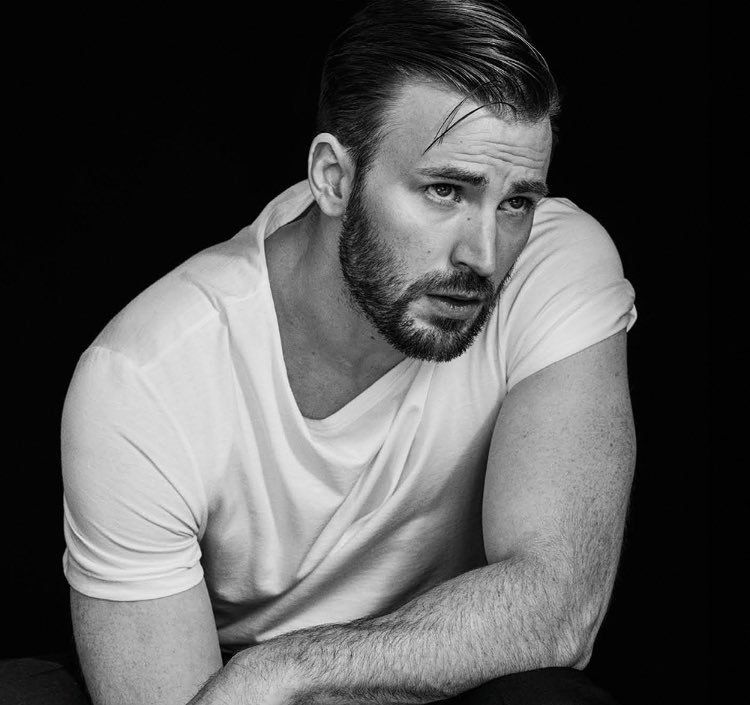 LegsOpenOrNot's tweet image. Chris Evans
