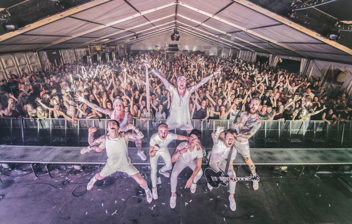 Met vierduizend wild enthousiaste bloedtoppers dwars door de geluidsbarriere in Emmeloord, yes!
Foto: Silvy Maatman