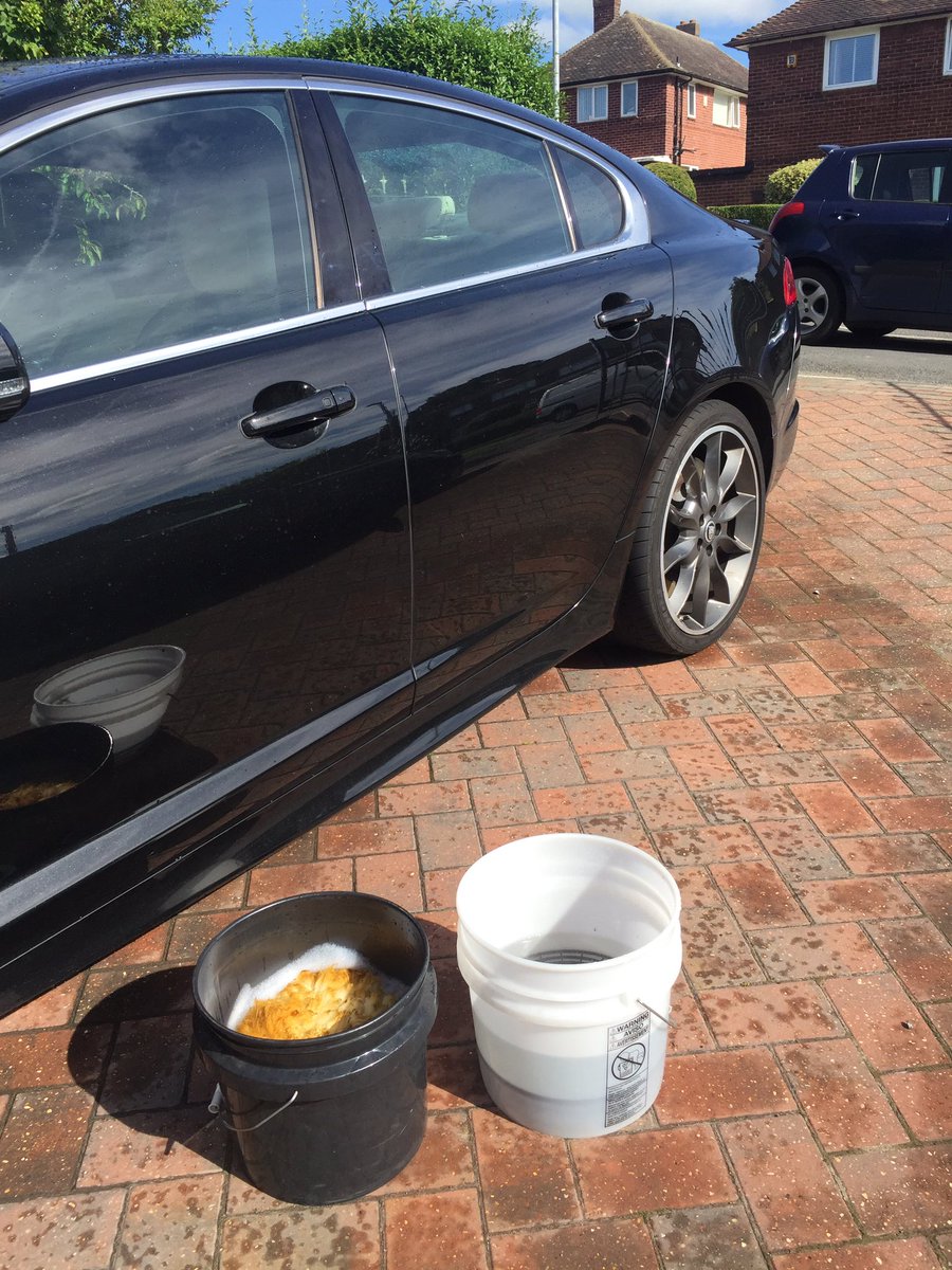 aaslam's tweet photo. Cleaning the car for the concours d'Eid-Ul-adha outside the mosque tomorrow #twobucketmethod #notreally #eidtomorrow https://t.co/7MldiUhvwy