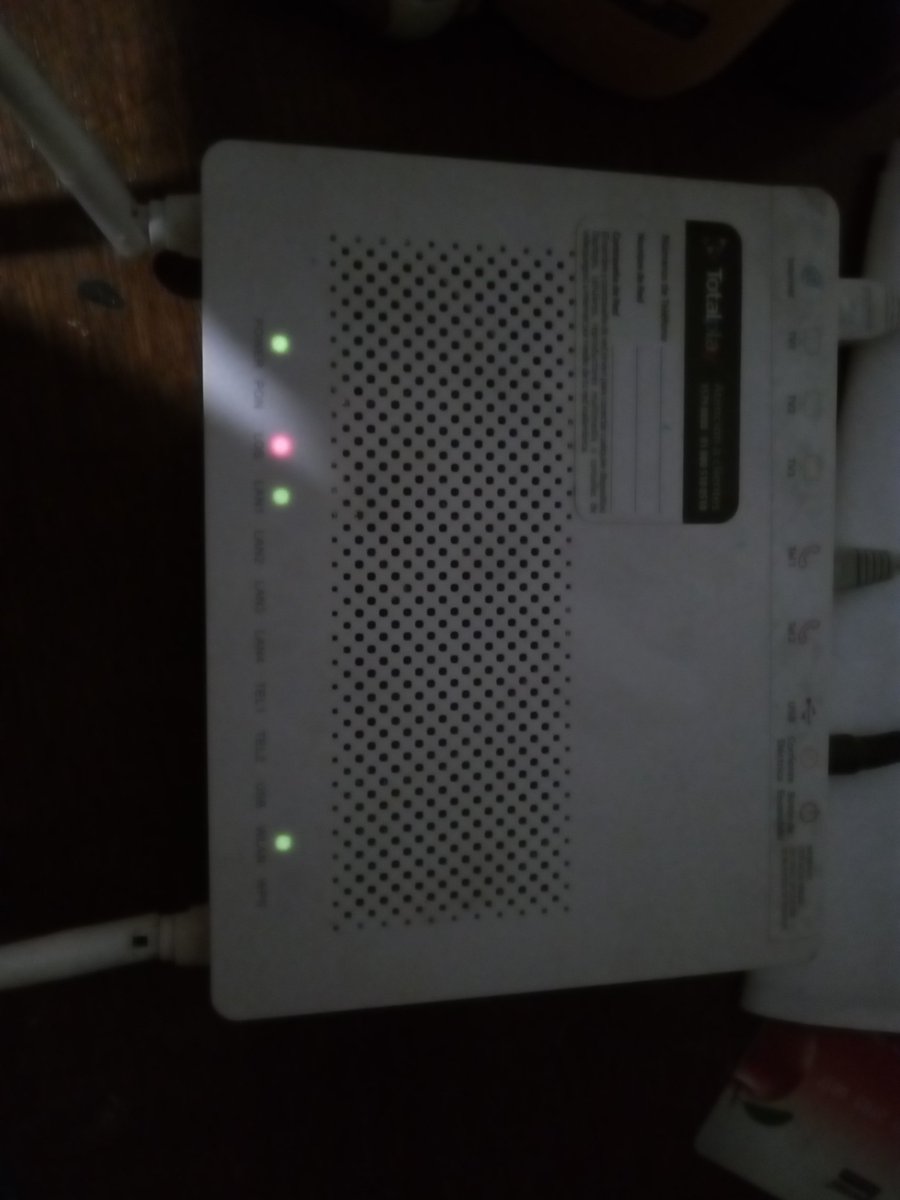 leitherik's tweet photo. @TotalplayAyuda aún tengo el bendito punto rojo que por telefono me dijeron se iba a quitar en las próximas horas https://t.co/Llzoy4x73O