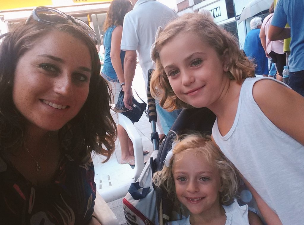 glorichuly's tweet photo. Viendo al Tito Adri tocar! #FeriaDeMurcia https://t.co/NmXzBWwUNl