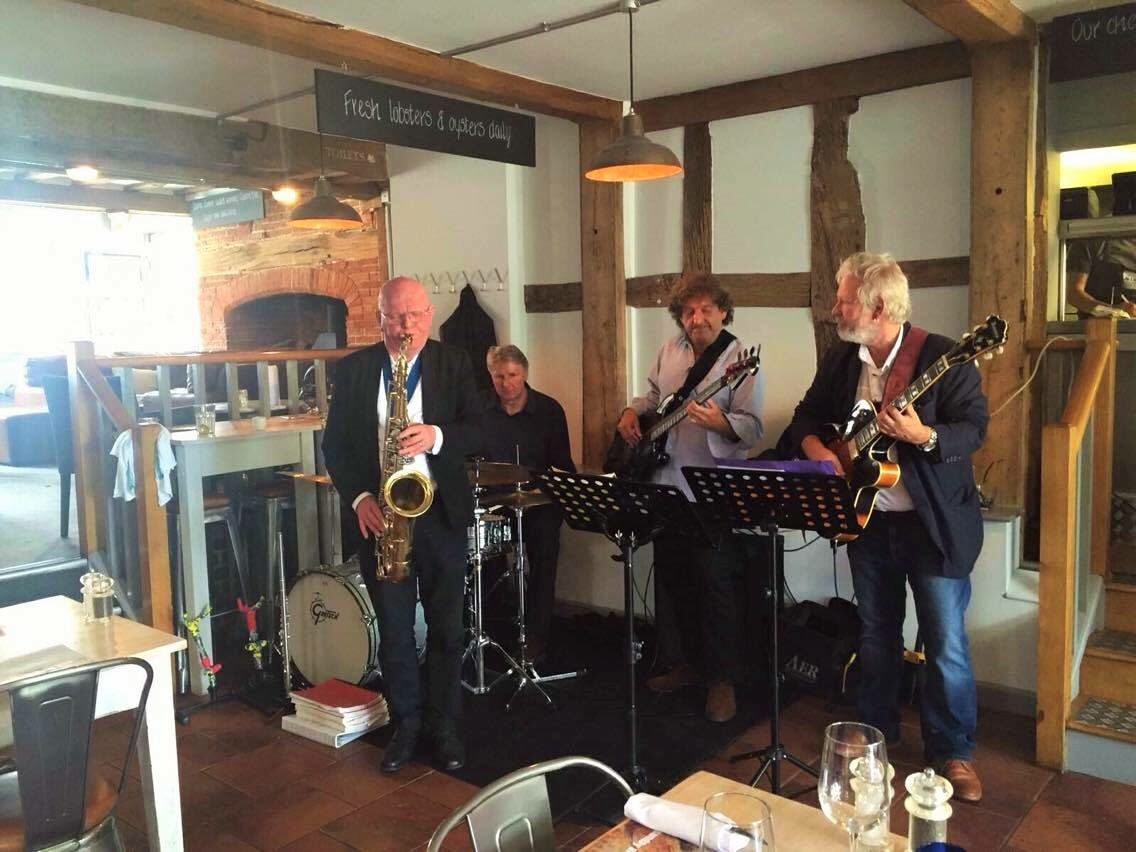 Don't forget!
Chi jazz band from 3pm today!!