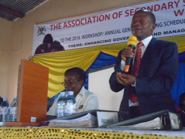 ASSHU2020's tweet photo. Hon. JC Muyingo warned headteachers to avoid laziness and incompetence. This is Kisanja Hakuna Muchezo. https://t.co/QenFNzfr0a