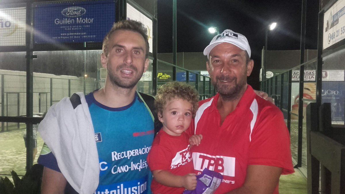 PadelBrothers's tweet photo. Con el gran @victor00ruiz en el #IVOPEN de #ThePadelBrothers 😄 #Murcia #pádel https://t.co/Y8Lz0u1swm