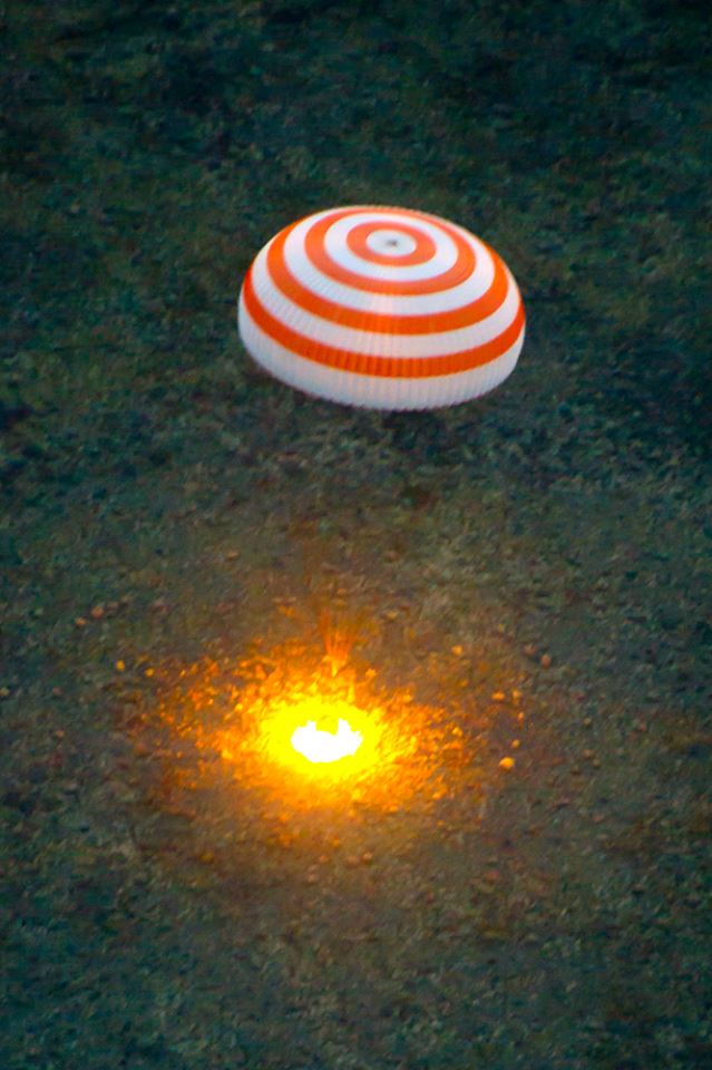 ShuttleAlmanac's tweet photo. Sept. 11, 2015 - Landing of #SoyuzTMA16M #ISS #Exp44 crew with Malenchenko, @AidynAimbetov &amp; @Astro_Andreas https://t.co/BwqCGEL96u