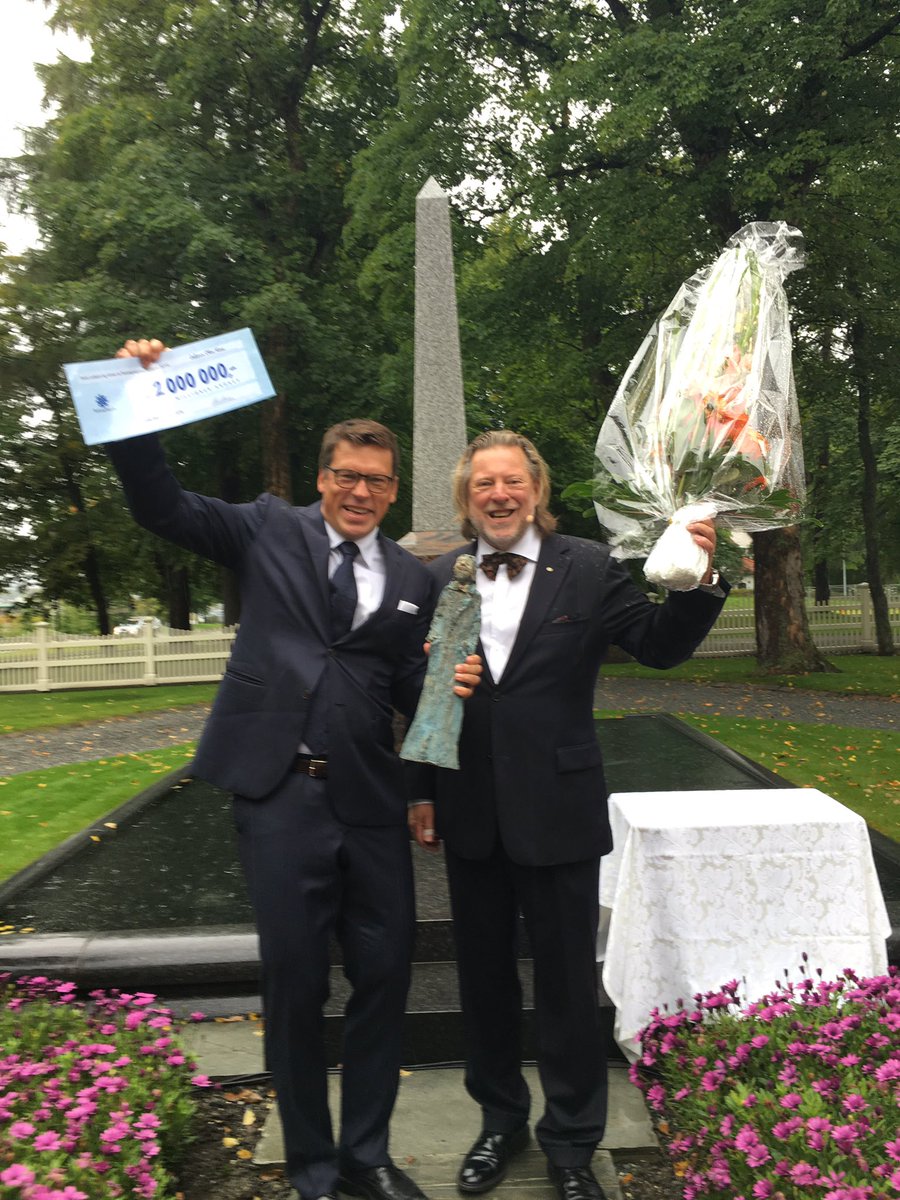 Gratulerer <a href="/JohannKoss/">Johann Koss</a> - Årets Ladejarl 2016 #verdibasert <a href="/RightToPlayNO/">Right To Play Norge</a> <a href="/RightToPlayIntl/">Right To Play</a>  reitangruppen.no/nyhetsrom/1223…