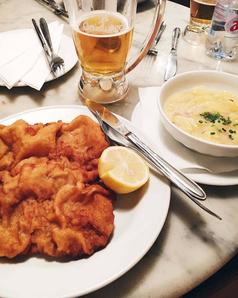 strumsimmersip's tweet photo. Now that's a wiener schnitzel. https://t.co/dnCjuhxVYs https://t.co/kCrRdk0oU2