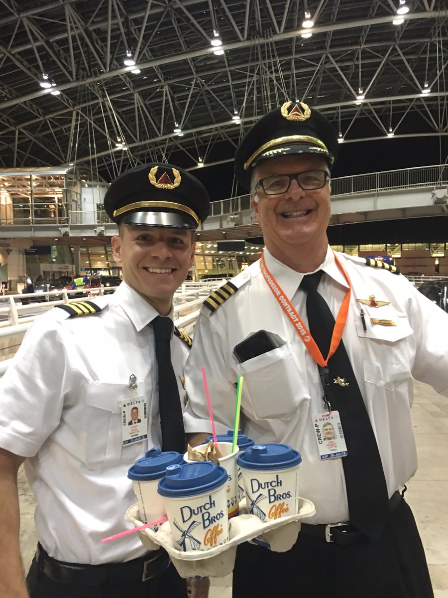 SkyHopTech's tweet photo. Willow brings her crews coffee on request. #Deltapilots #SkyHopGlobal @Delta #DL1156 #PDX #extroadinary https://t.co/f0R4zncgne