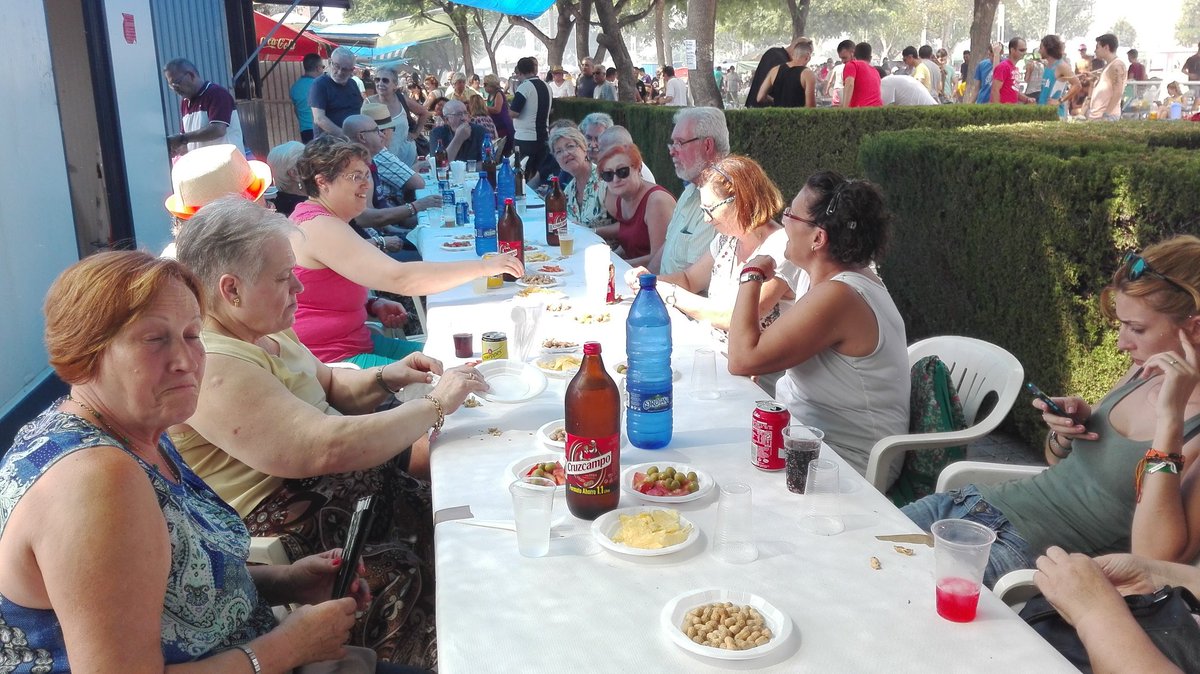 psoesedavi's tweet photo. Sábado de paella en nuestro barracón
#fiestassedavi 2016
@Josep_Cabanes @amparcuenca https://t.co/ci3foJQcd8