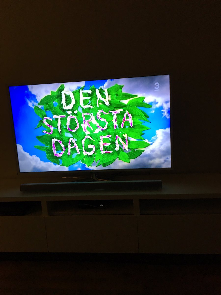 halvarsson_emma's tweet photo. Vilket underbart program och @Mrsparnevik är ju en fantastisk person! Så himla gullig 😍 #denstörstadagen https://t.co/nfXOX5PqOu
