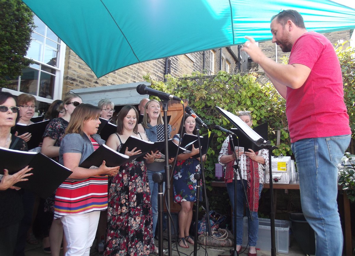 fetchrobin's tweet photo. Joyful @AllTogetherSing at #YardFest @SaltaireFest https://t.co/TkSwj4xZiT
