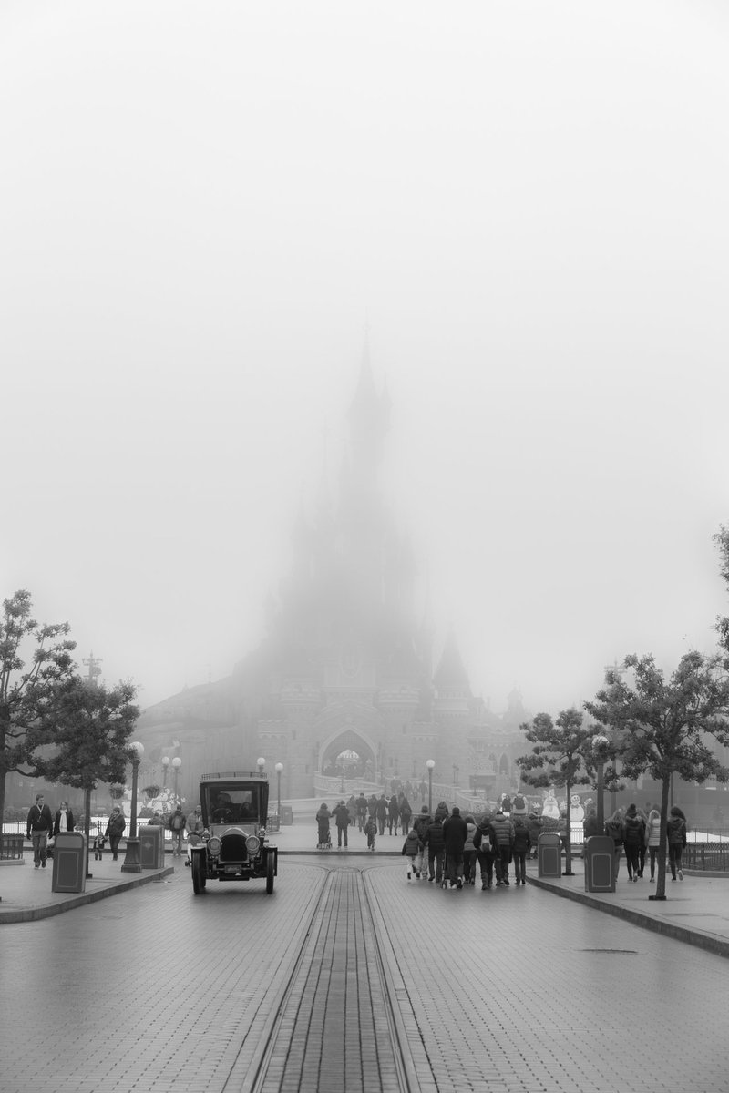 OneMoreMinute_'s tweet photo. Another foggy shot of #sleepingbeautycastle 
#disneyparks #DisneylandParis https://t.co/UefjRadsAo