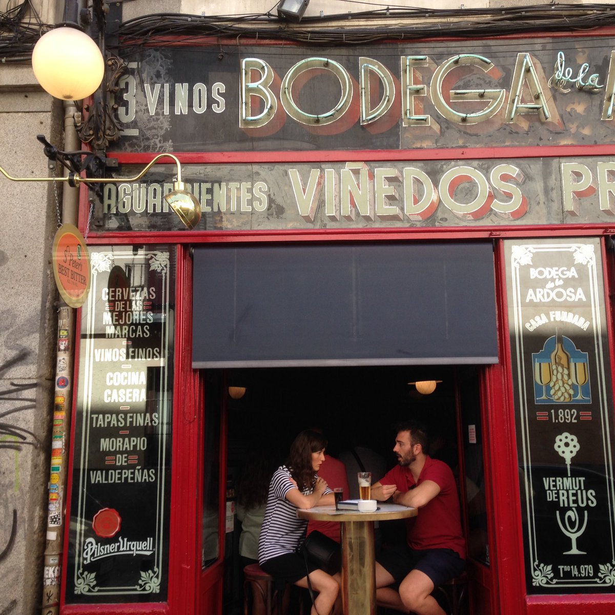 <a href="/BodegaArdosa/">Bodega de la Ardosa</a>, en la Calle de Colón. #Madrid #Bodega #Taberna @wineworldtoursp