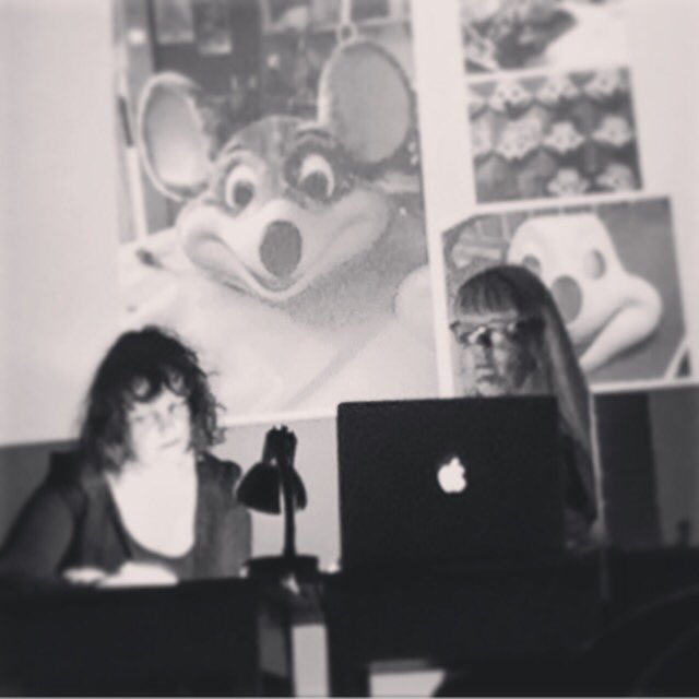 niki_russell's tweet image. #UnreliableMatriarchs #MelanieJackson #performance #lecture w/ #EstherLeslie and #ProjectileMilk at @delfinafdn