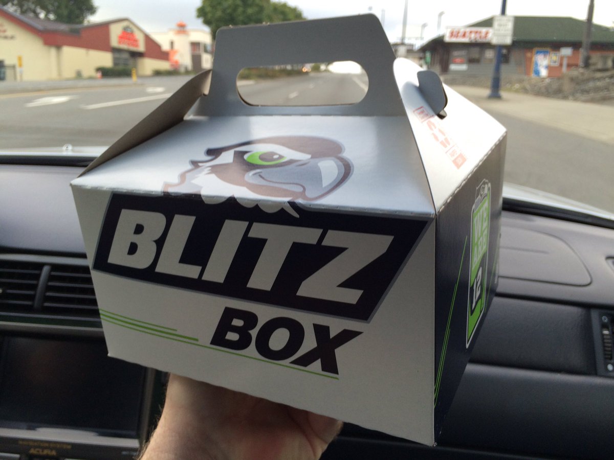 HumidorPros's tweet photo. Now that's a boxful O food! #BlitzBox #Seahawks #12SONQ https://t.co/Ysov3KtDIH