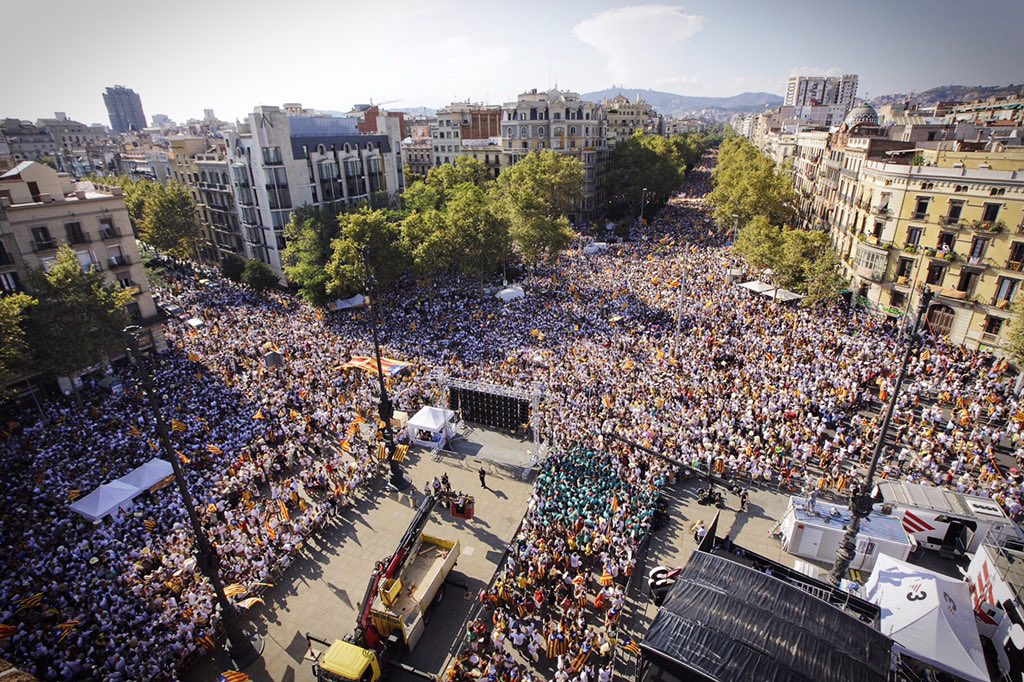 1968Maite's tweet image. I diuen 370.000 a tot Catalunya!!! #oleells