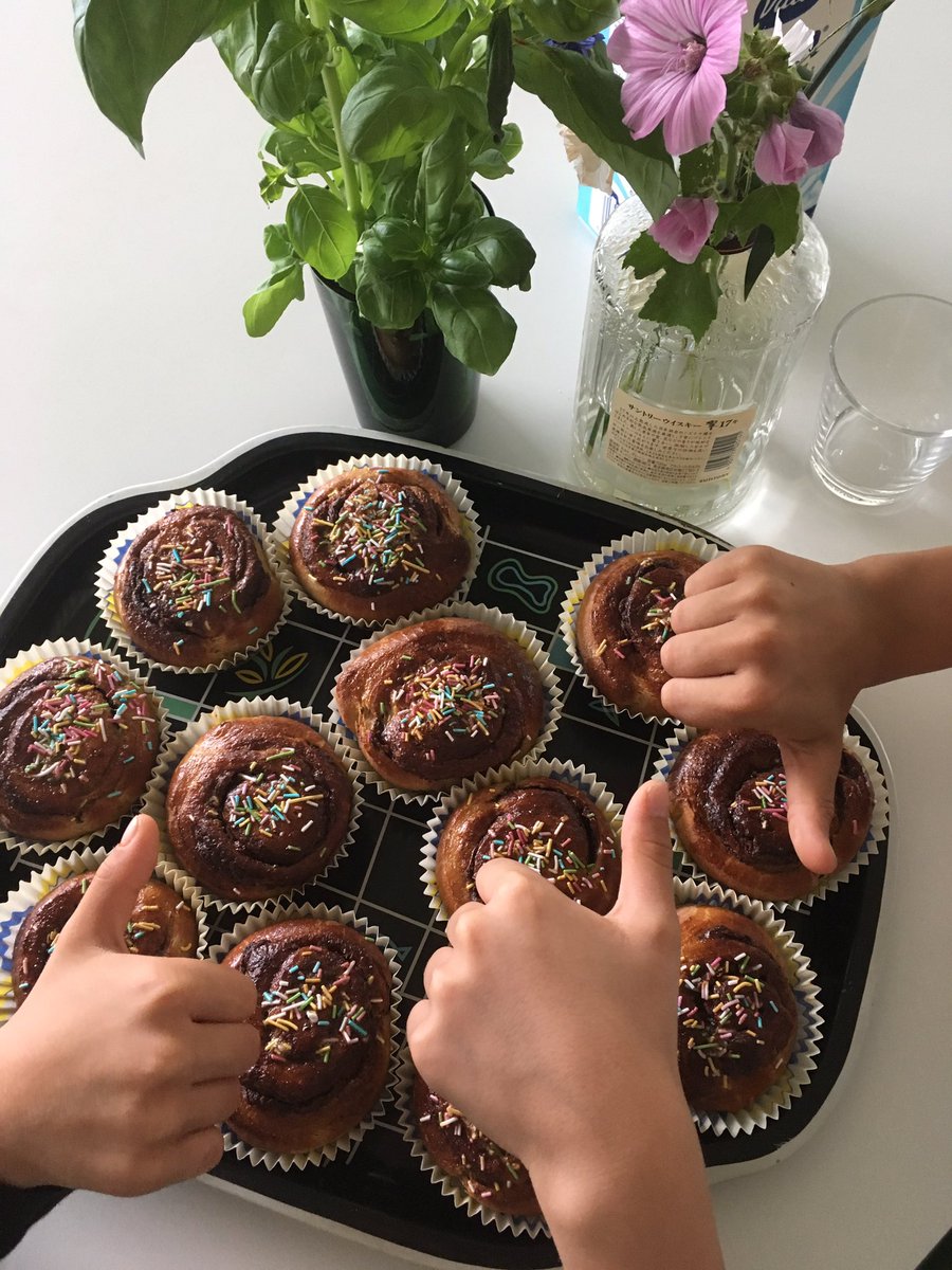 tesinkko's tweet photo. Näitä ei jäänyt seuraavaan aamuun 😊 @MJarna @PeggyJThomas #nutella https://t.co/GMWhH3hOMH