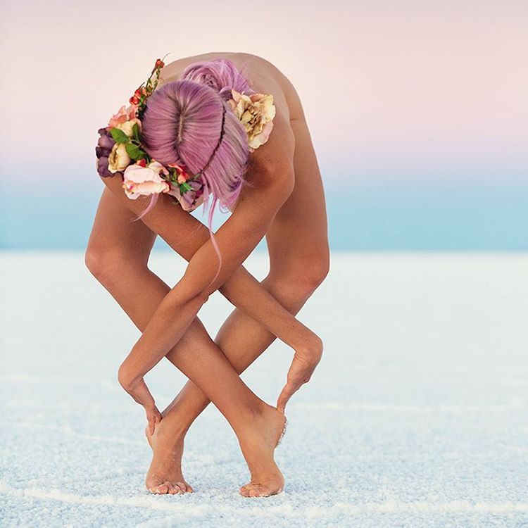 LaughingSquid's tweet photo. Yoga Instructor Performs a Series of Complex Poses to Help Others Find Self-Acceptance https://t.co/7XEHtbDsB9 https://t.co/lPzfKxOeEi