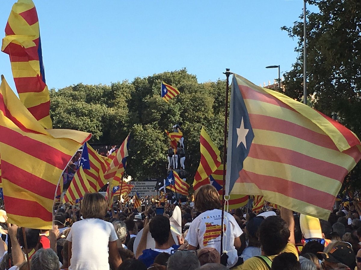 jvill70's tweet photo. #Diada #11S #apunt #tram42 https://t.co/wbpqNSOyqM