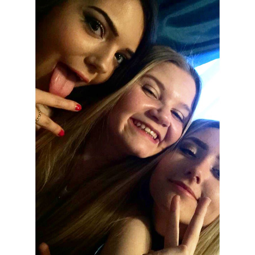 Sophie_Warne's tweet photo. @angeliika__  Happy birthday babe!! Hope you have a fab day and aren't too hungover😂 see you soon👸🏼💖 #wowcha https://t.co/iUsQhbIiWm