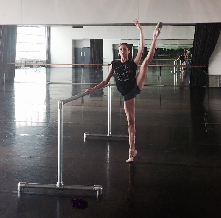 DanseColette's tweet photo. Warm-up this morning. https://t.co/u41l0J1wCj