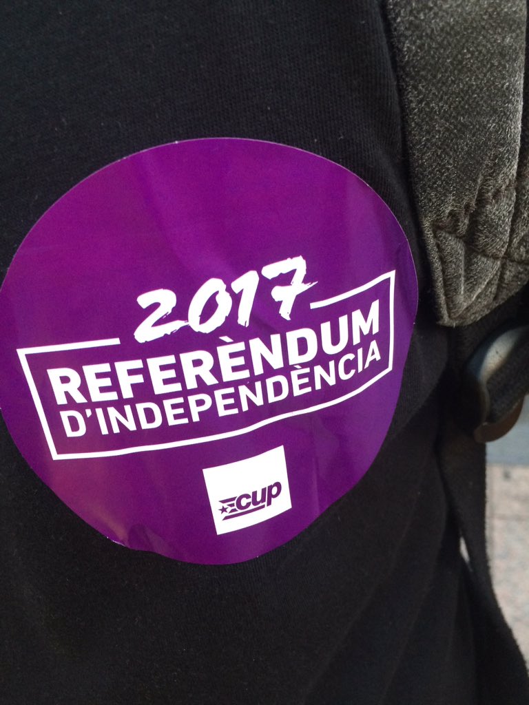 CUPTarragona's tweet photo. Tot a punt a #Reus perquè comenci la manifestació. Als Països Catalans desobeïm per la #independència #11set2016 https://t.co/I254DZ2SD2