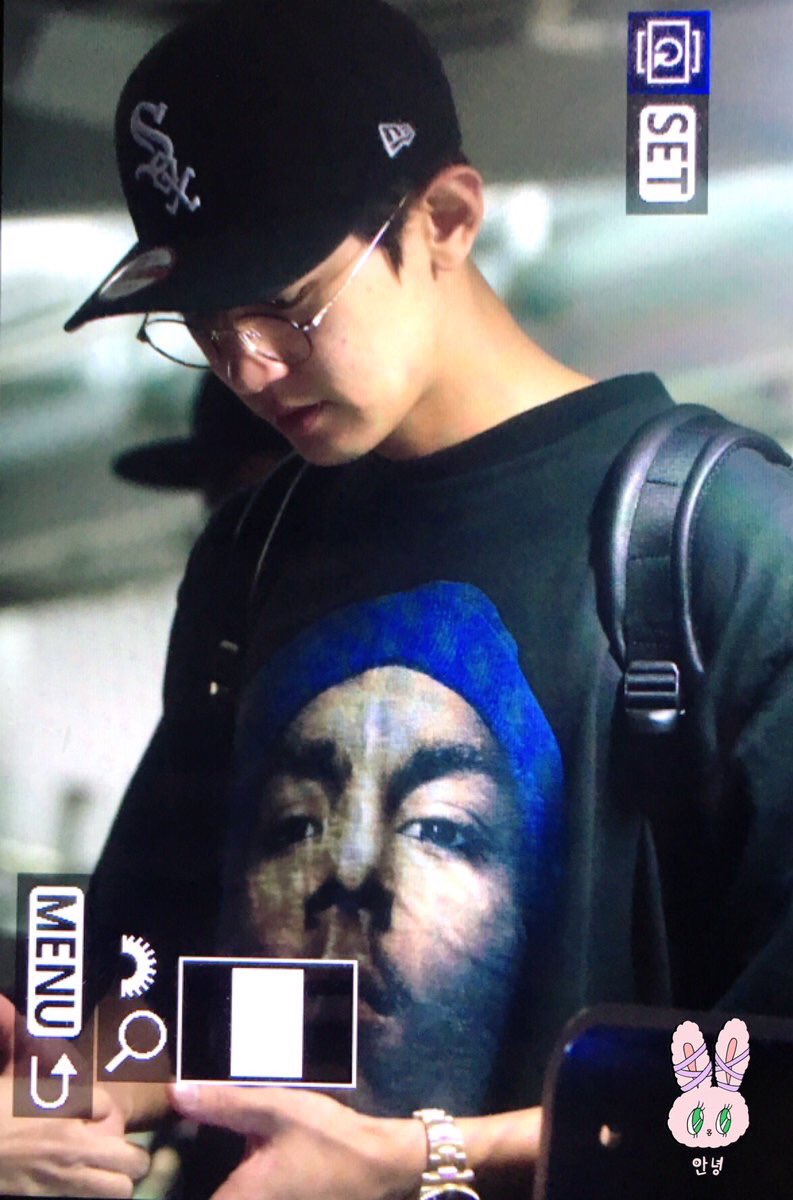 SMent_EXO's tweet photo. [PREVIEW] 160912 #EXO Chanyeol at BKK airport cr. Puppy921127 https://t.co/98FJEqDHxT