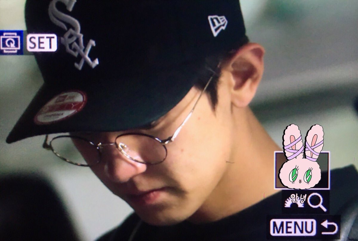 SMent_EXO's tweet photo. [PREVIEW] 160912 #EXO Chanyeol at BKK airport cr. Puppy921127 https://t.co/98FJEqDHxT