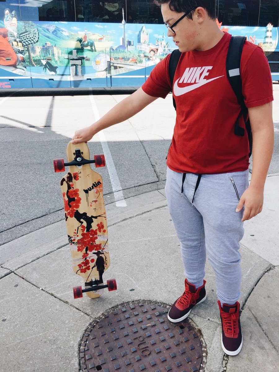 zacharytnelson's tweet photo. Chased this guy down to get a picture of his board. #designspotting https://t.co/QYjB7tR8mH