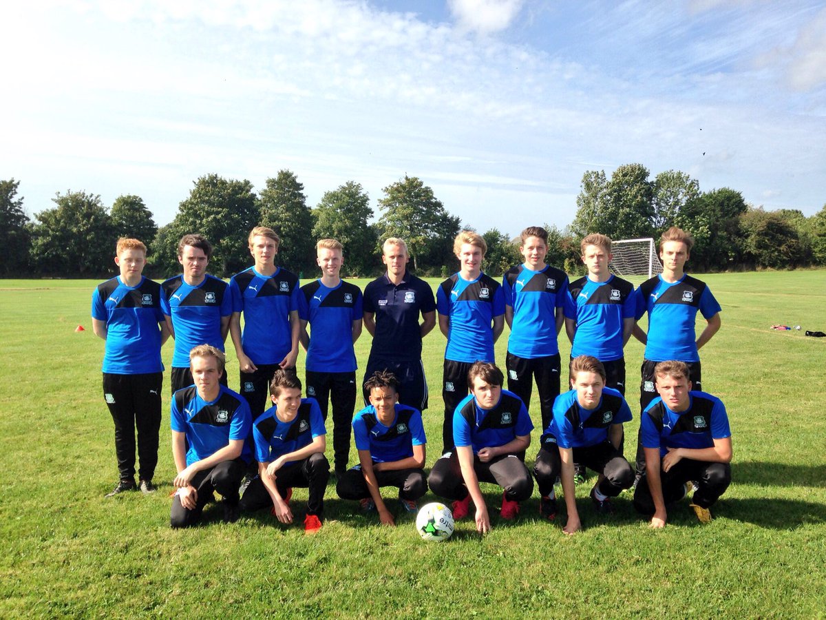 wadschpe's tweet photo. Wadebridge School Football Academy Team with new PAFC coach Jamie Day. @PAFCCommunityTr @WadebridgeSkool https://t.co/TqU2eJ7Dm5