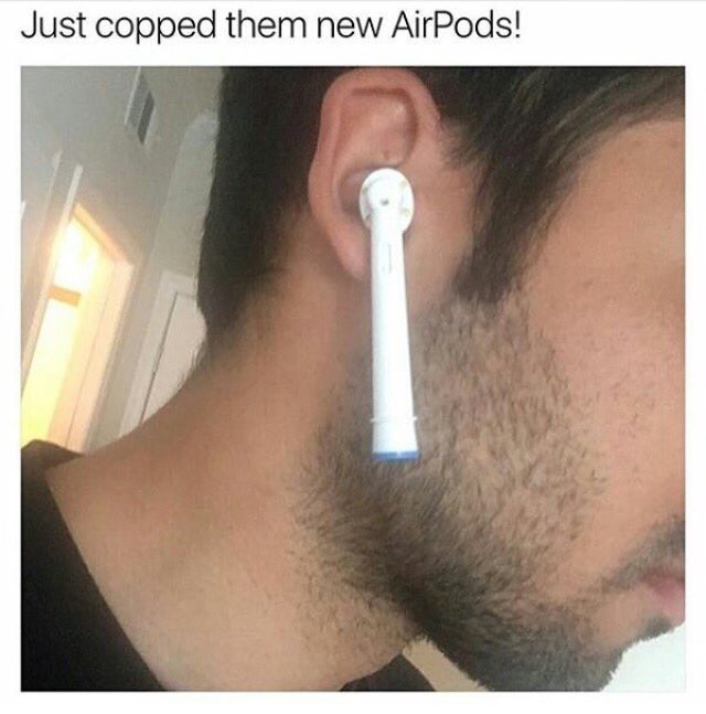 Поместите оба airpods в уши