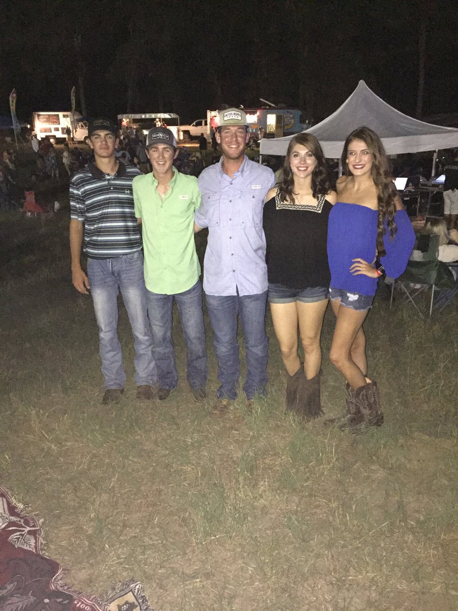 collincoop2's tweet photo. Had a great night at Cojo with some great people. https://t.co/CYLjie6mM0