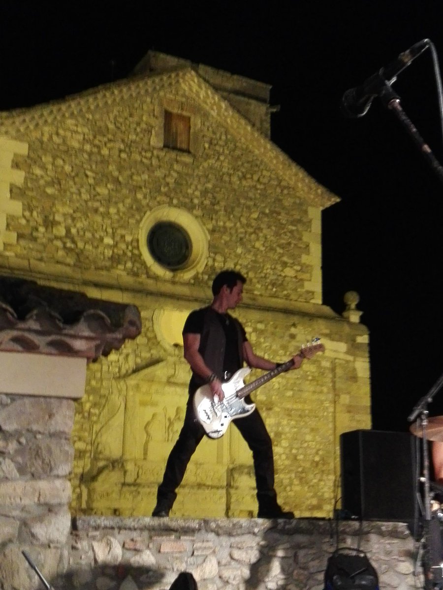 toni_mantis's tweet photo. Thanks!
@willienile
@Johnnypisano 
@iAlexAlexander 
#MattHogan

#concert a Hostalets (BCN), 10/09/16 https://t.co/BRKPEXJnA5