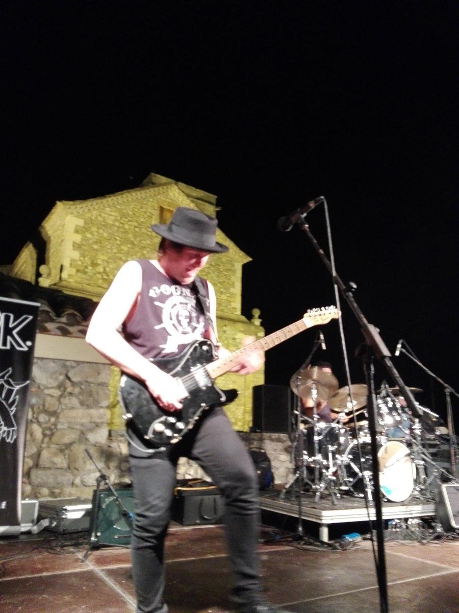toni_mantis's tweet photo. Thanks!
@willienile
@Johnnypisano 
@iAlexAlexander 
#MattHogan

#concert a Hostalets (BCN), 10/09/16 https://t.co/BRKPEXJnA5