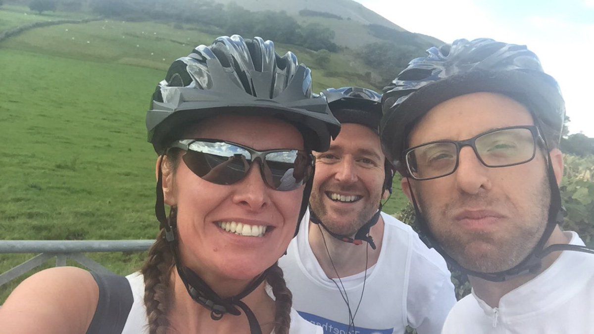 AndreaAndrews21's tweet photo. Well we did it!! A true athlete after any race has a glass of red! Thanks for all donations #Jogle2016 #HistioUK 🚴🏻🍷 https://t.co/1oKHdkiFOP