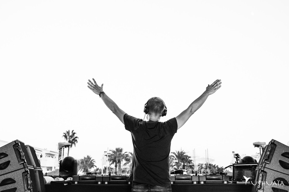 ushuaiaibiza's tweet photo. Giving it everything with @arminvanbuuren at @ushuaiaibiza! #ArminVanBuuren https://t.co/8ZKFqh44qM