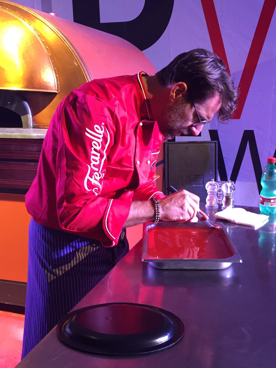 NaPizzaVillage's tweet photo. Le prossime tendenze della pizza svelate da #RenatoBosco @pizzadare a #NPVPreview!
#NapoliPizzaVillage https://t.co/zcmwpG6pW6